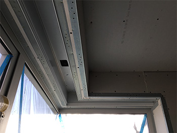 Roller shade with pocket