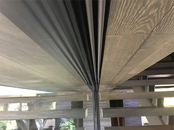 Roller shade with pocket